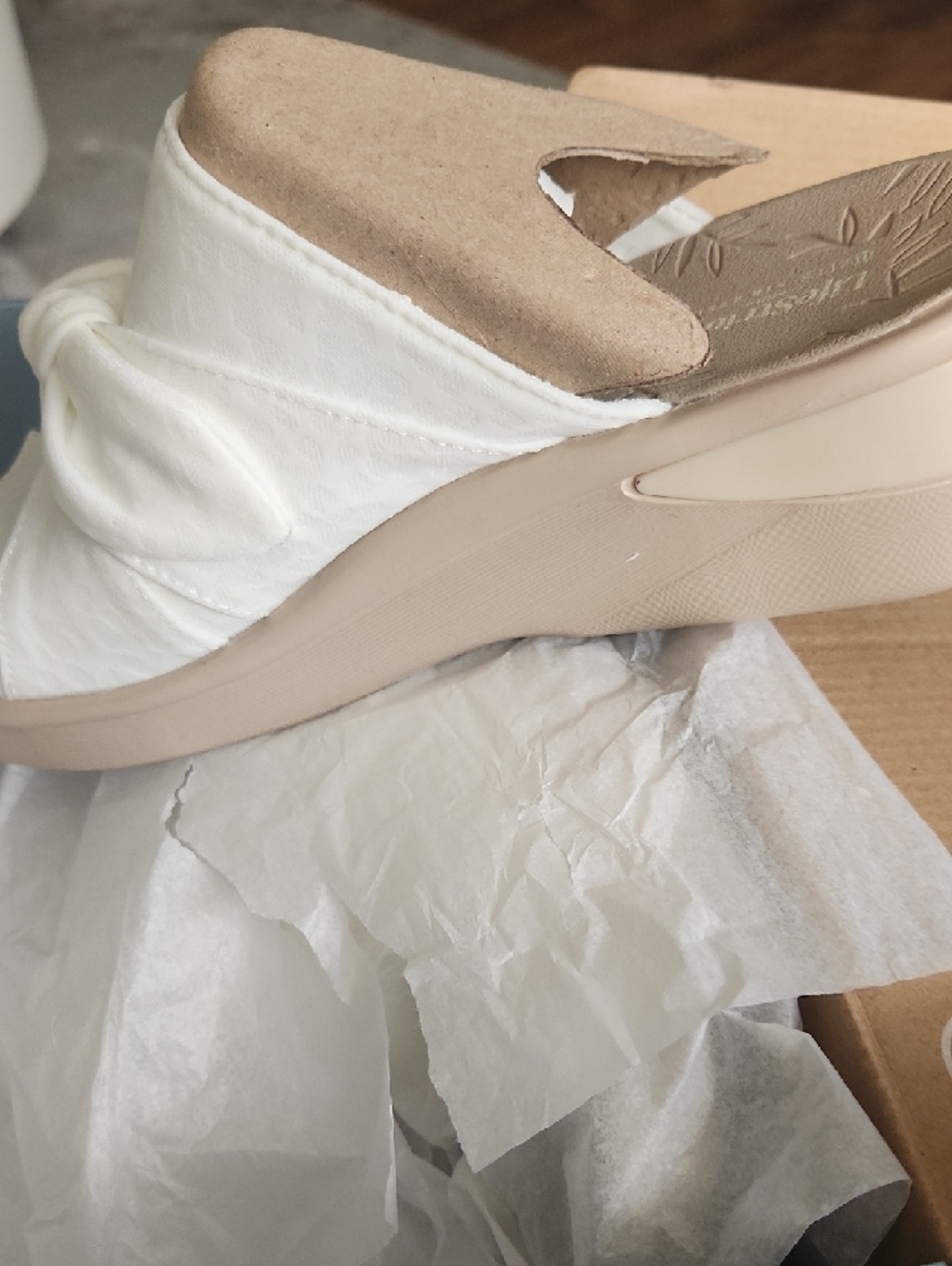 Life Stride White Knot Mule with Tan Footbed Accent - Picture 7 of 8